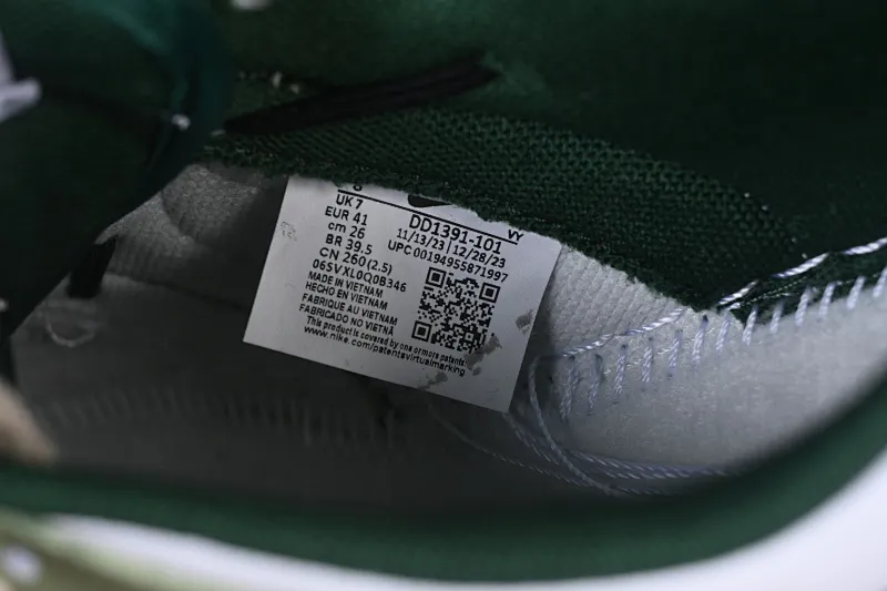 All categories Nk SB Dunk Series Nk SB Dunk Low High-end customized low-top sneakers Nike SB Dunk Low white and green straps low-top casual sneakers DD1391-100